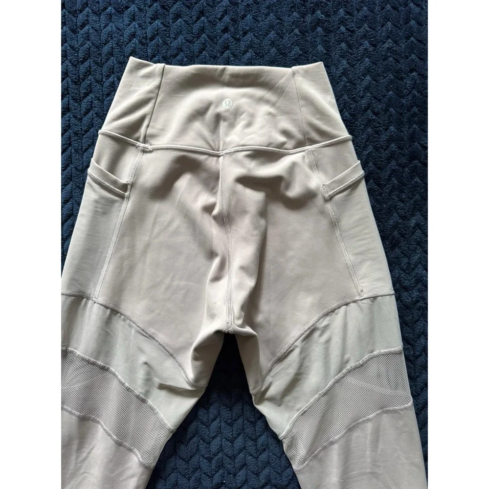 Lululemon Women's Forget The Sweat Tight Mesh Insert Pockets‎ Size 8